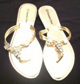 Ladies sandals size 6