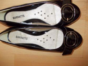 Brand new Flat shoes black size 4