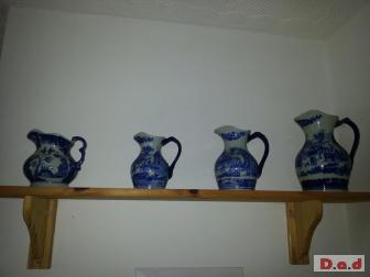 Set 4 jugs.stamped Rinestone