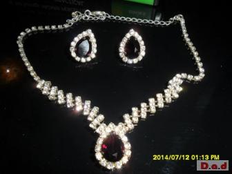 Beautiful diamante necklace and earring set